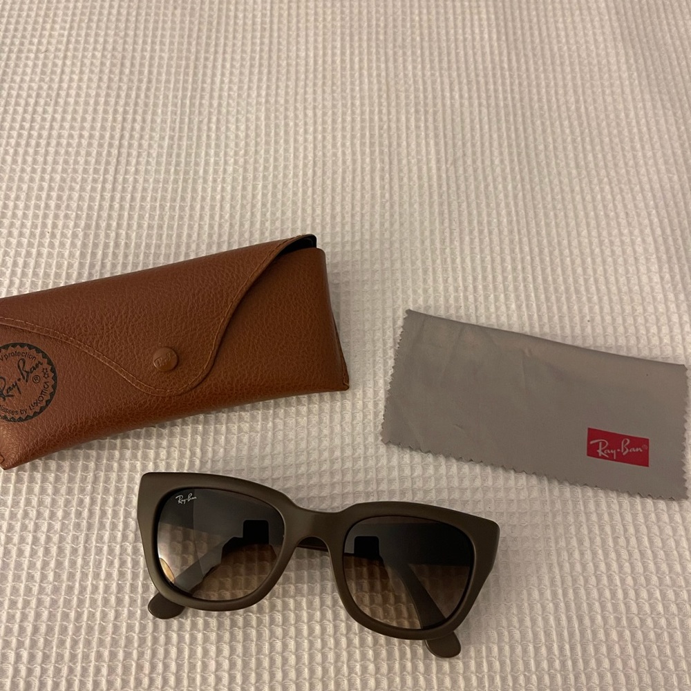 Women’s Ray-Bans